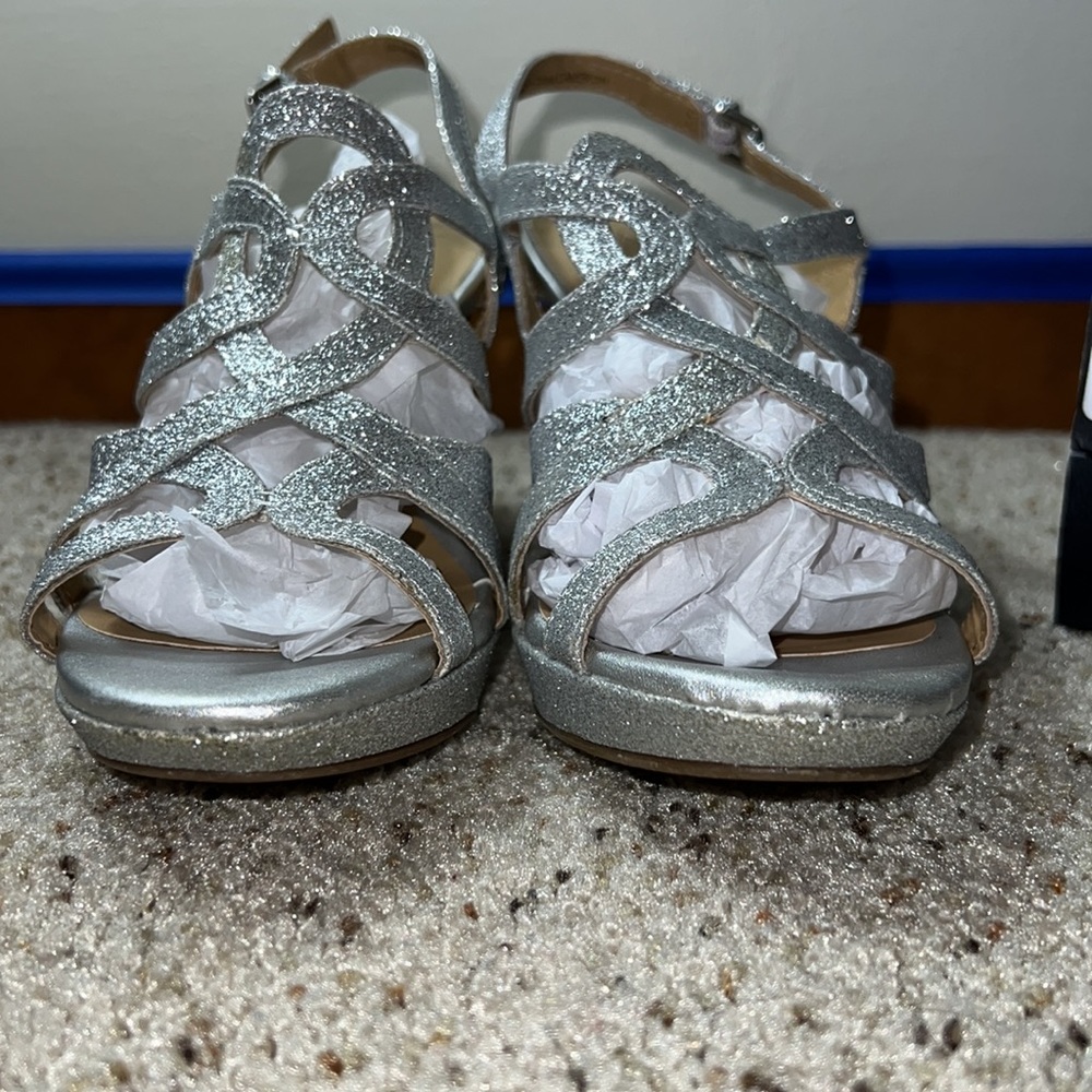 Naturalizer Silver Glitter Heels - Picture 3 of 8